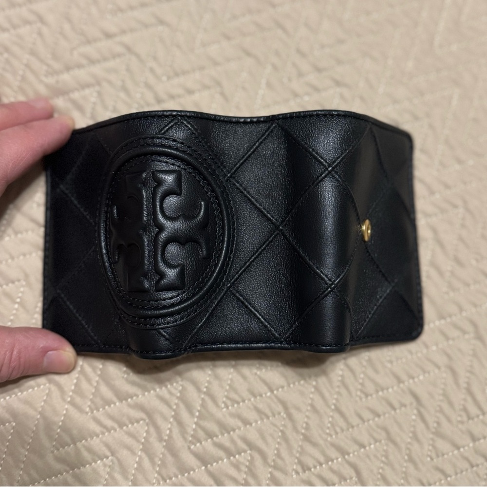 🎉QUICK SALE🎉Tory Burch Small Fleming Wallet - Picture 5 of 8